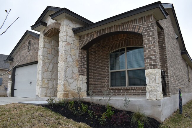 Foto del edificio - Beautiful Home in the Cedarbrook Ridge sub...