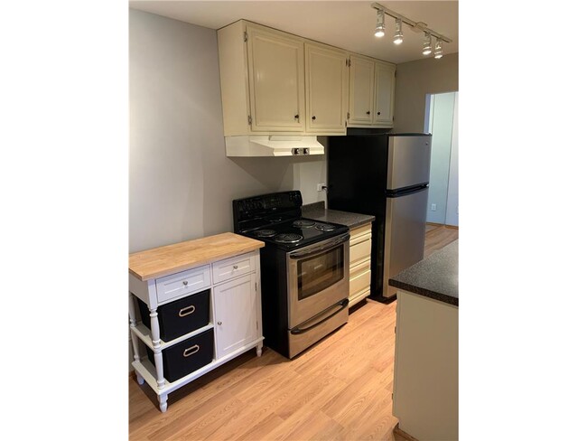 Building Photo - 1109 Trailwood N