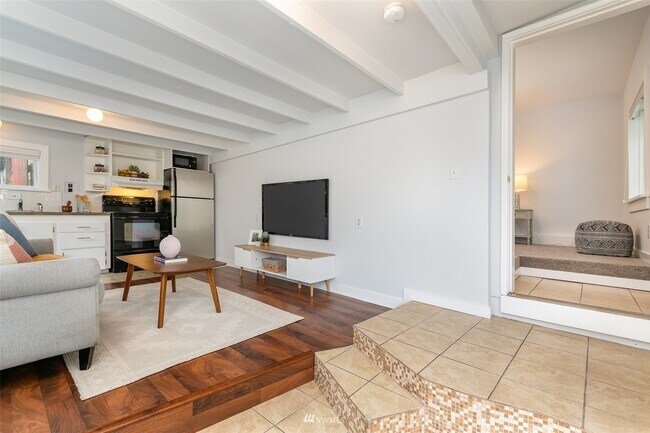 Sala principal y cocina - 353 NW 89th St