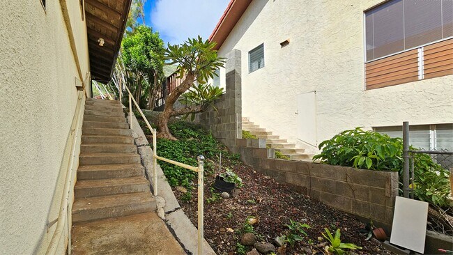 Building Photo - 2 bedroom 1 bath duplex in Kalama Valley!
