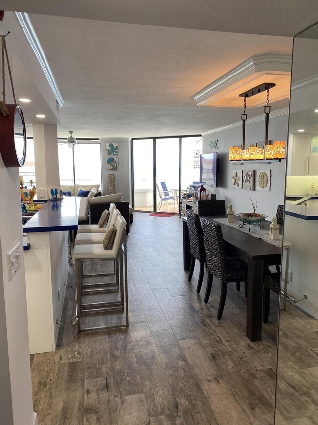 Building Photo - 9950 S Ocean Dr