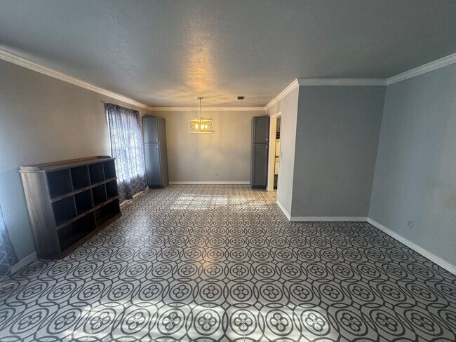 Foto del edificio - Gorgeous 4 Bedroom Home in University Terrace