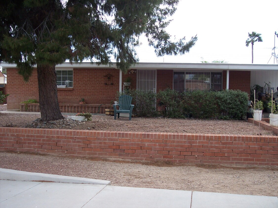 Primary Photo - 1718 S Magnolia Ave