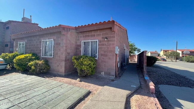 Building Photo - 11040 Sunshine Ct