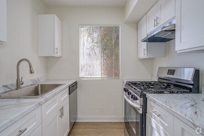 1BR, 1BA - 803SF - Kitchen - Las Casitas