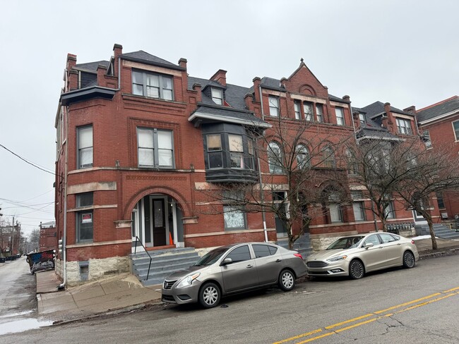 Building Photo - 216 W Burnett Ave