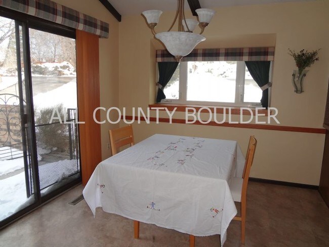 Building Photo - 1261 Westview Dr