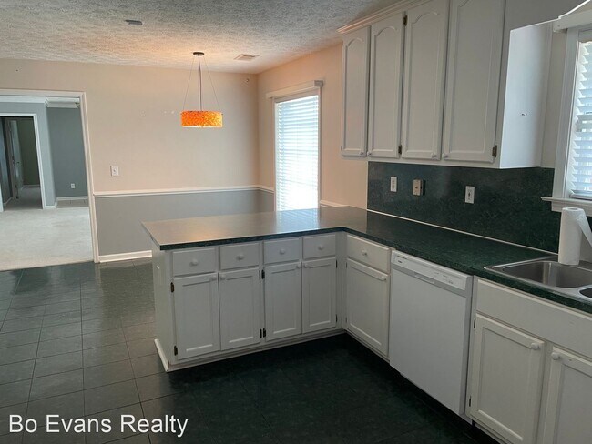 Foto del edificio - 3 br, 2 bath House - 6444 Chaprice Lane
