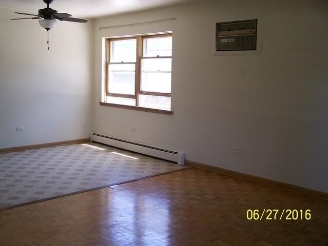 Interior Photo - 17511 Ridgeland Ave