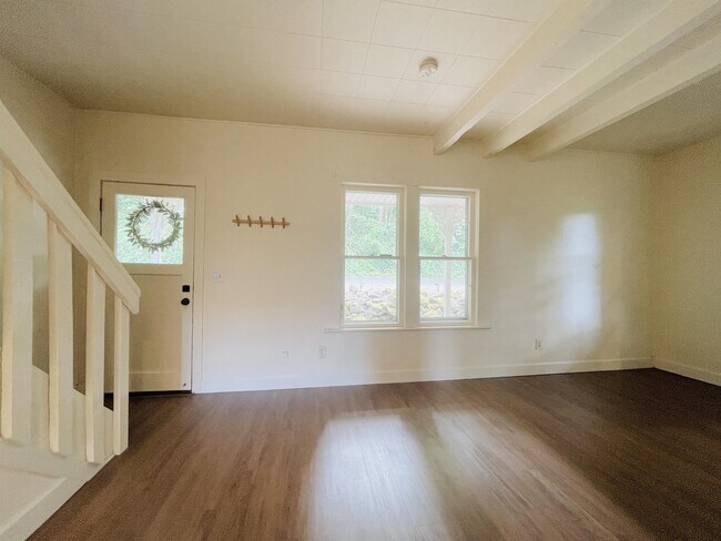 Building Photo - 207 4th Ave