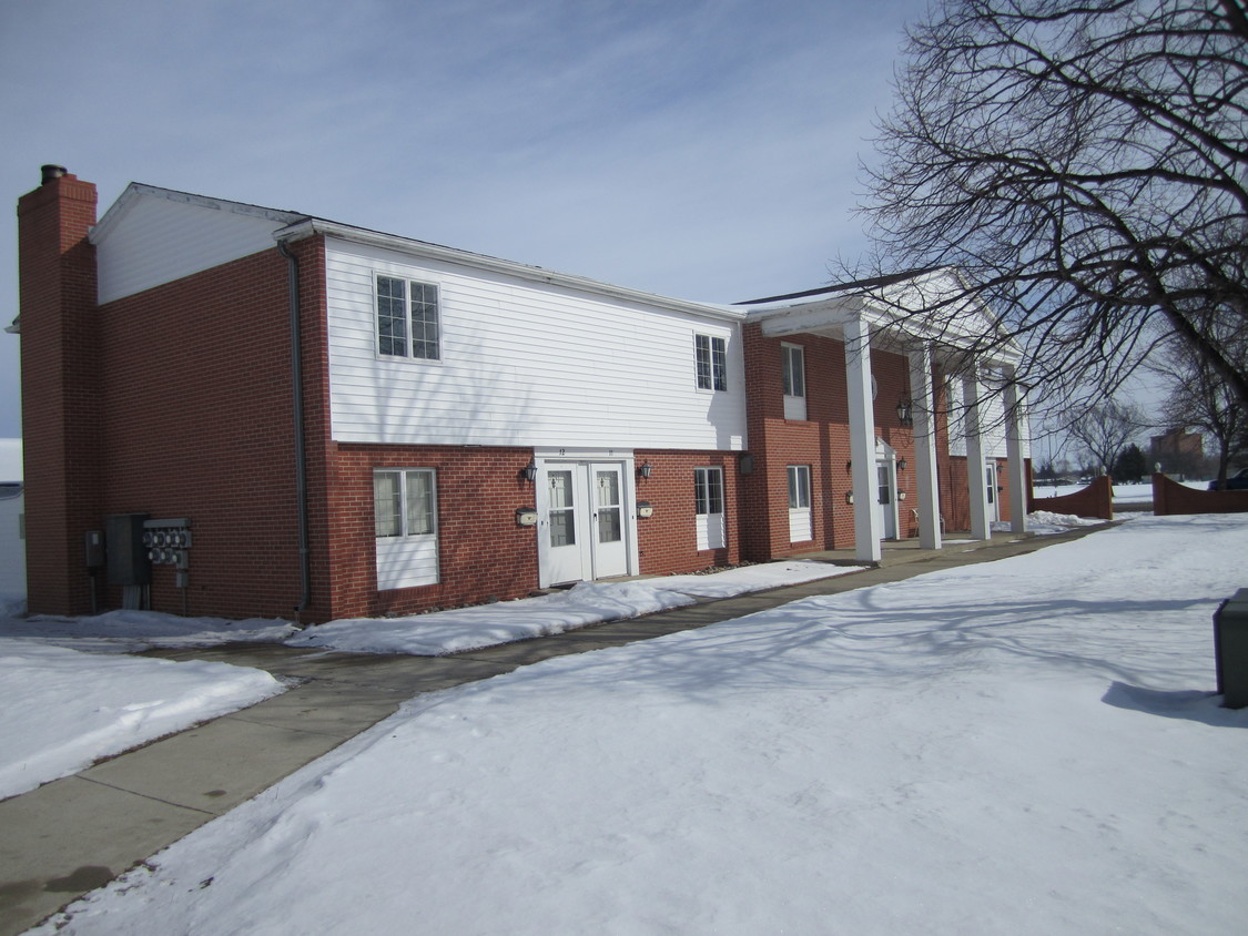 Primary Photo - Auburn Apartments