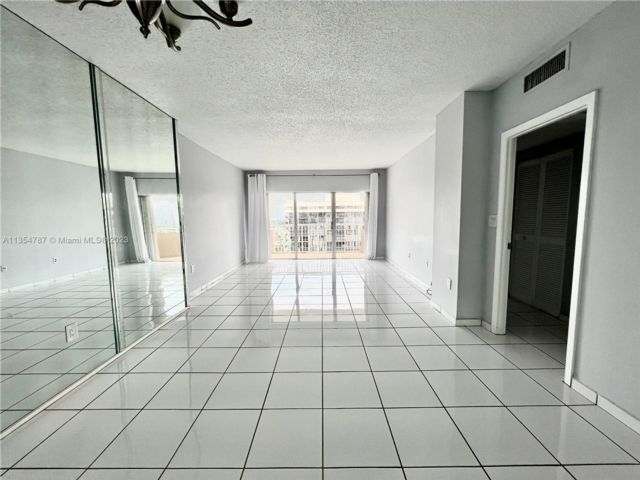 Foto del edificio - 1985 S Ocean Dr