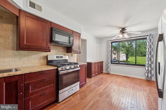 Foto del edificio - 9004 Ayrdale Crescent