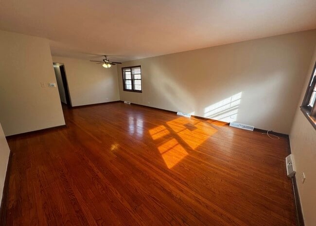 Building Photo - 725 Brummel St