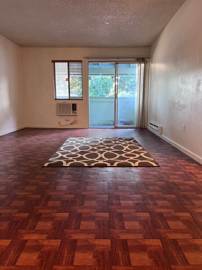 Foto del edificio - 423 Gregory Ln