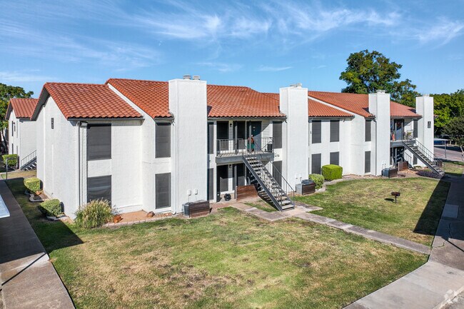 Alternar - Athena Apartments