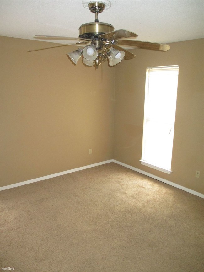 Building Photo - 2780 Van Leer Dr