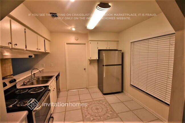 Building Photo - 1793 Lakeview Village Dr