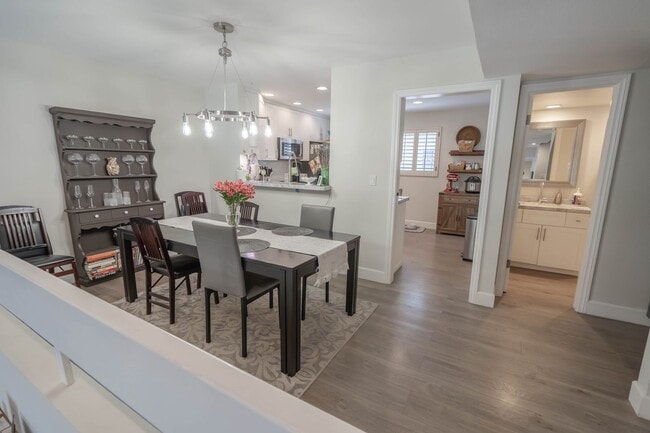 Building Photo - Oak Pointe 2 Bedroom Townhome in Sherman O...