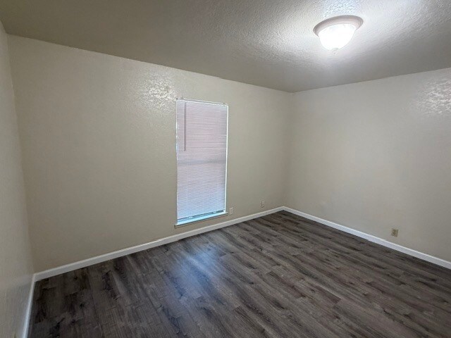 Foto del edificio - 260 Northwoods Ave