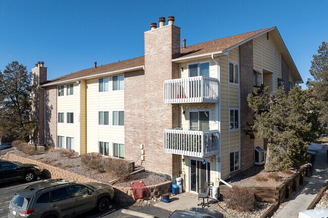 Building Photo - Spinnaker Run Condos