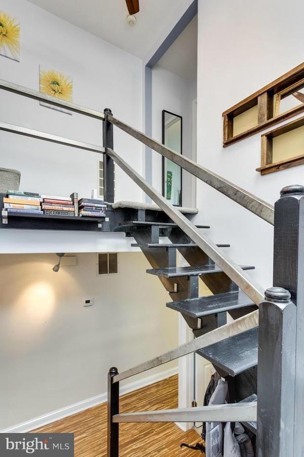 Foto del edificio - Stunning Townhome w/FREE Parking in Mount ...