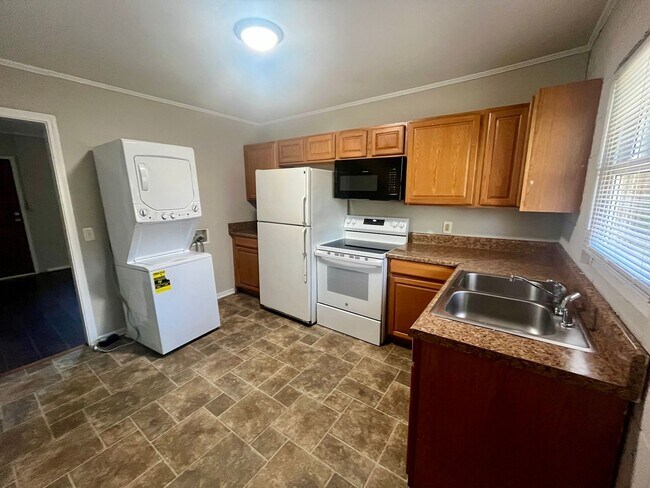 Foto del edificio - 2 Bedroom 1 Bath Duplex In Clemson