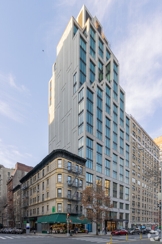Primary Photo - 2505 Broadway