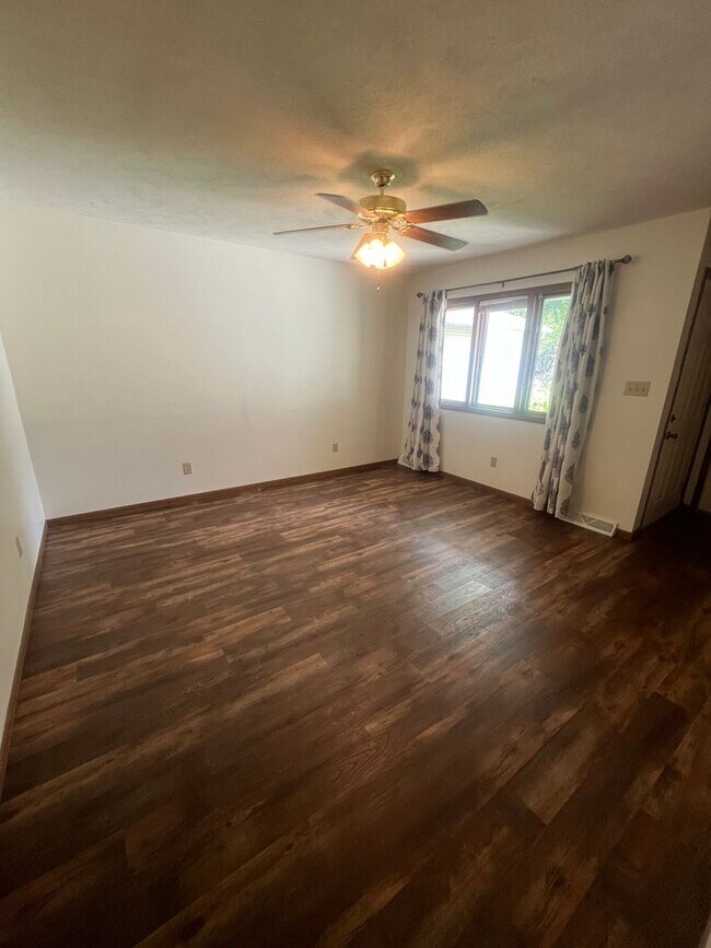 Foto del edificio - 5256 Carlton Dr