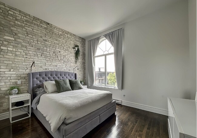 Building Photo - 8 Rue Dufferin