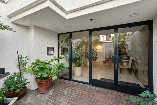 Building Entrance - 432 S Hamel Rd