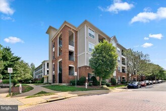 Building Photo - 4860 Eisenhower Ave