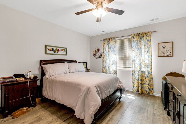 Building Photo - 376 Brennan Dr