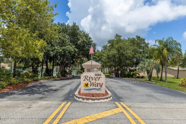 Building Photo - 271 Forecast Ln