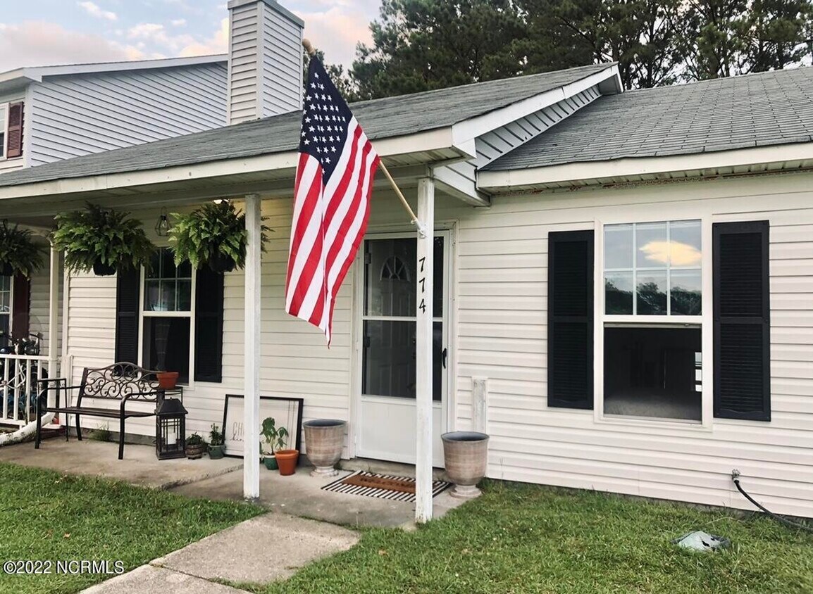 774 Pinewood Dr, Jacksonville, NC 28546 Townhome Rentals in