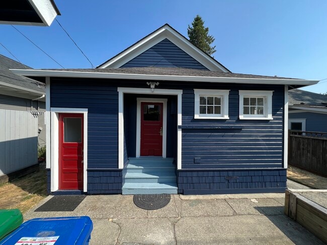 Building Photo - 5511 Brooklyn Ave NE