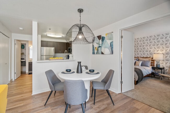 2BR, 2BA - Kitchen - Santa Fe Ridge