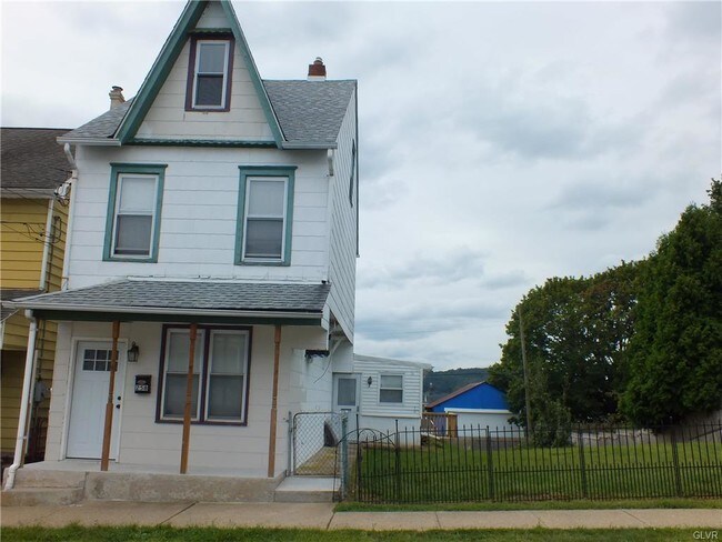 Building Photo - 258 Chambers St
