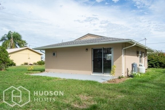 Foto del edificio - NOW AVAILABLE! 1559 Lakeshore Dr, Lorida, ...