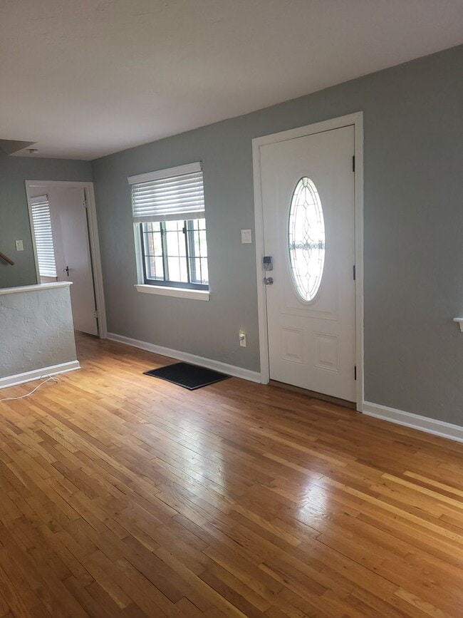 Foto del edificio - Beautiful 3 bedroom house in Brookline