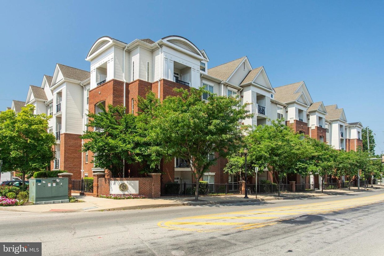 Primary Photo - 350 W Elm St