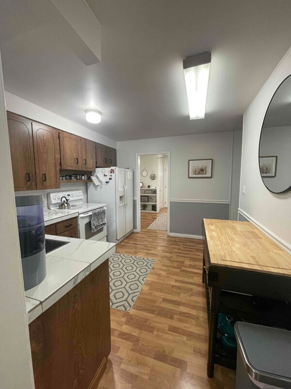Foto del edificio - 25 Maple Ln S
