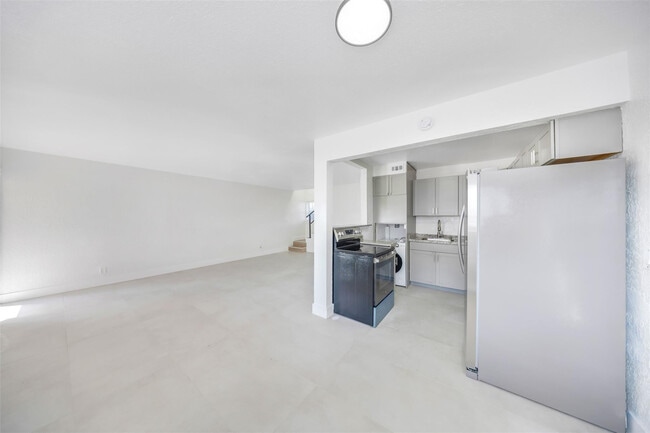 Building Photo - 20 NW 7th Ave