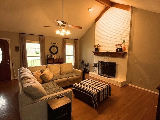 Photo - 303 Carlton Pl House