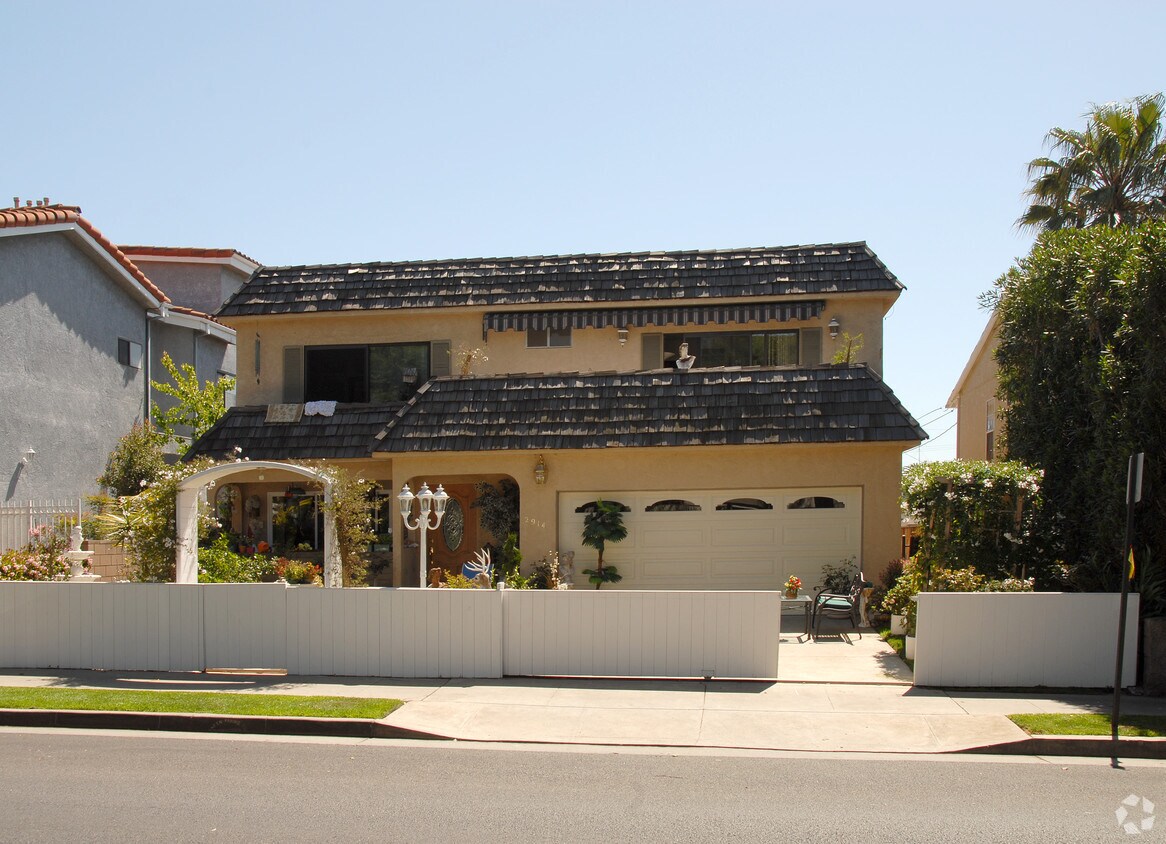 Primary Photo - 2914 Arizona Ave