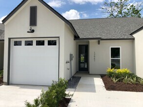 Building Photo - 17561 Comfort Blvd