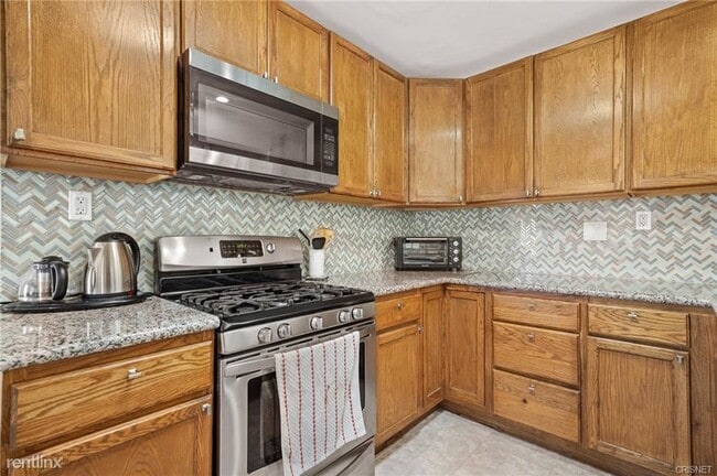 Building Photo - 3 br, 2 bath House - 8542 Lubao Ave