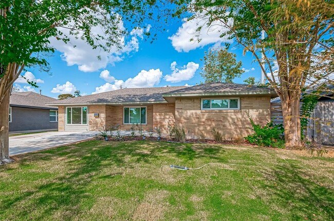 Foto del edificio - 2214 Nina Lee Ln