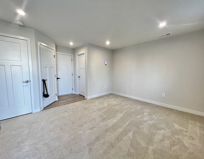Building Photo - 208 Fost Blvd