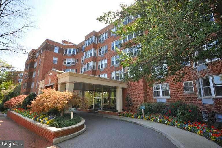 Foto principal - 2500 Q St NW